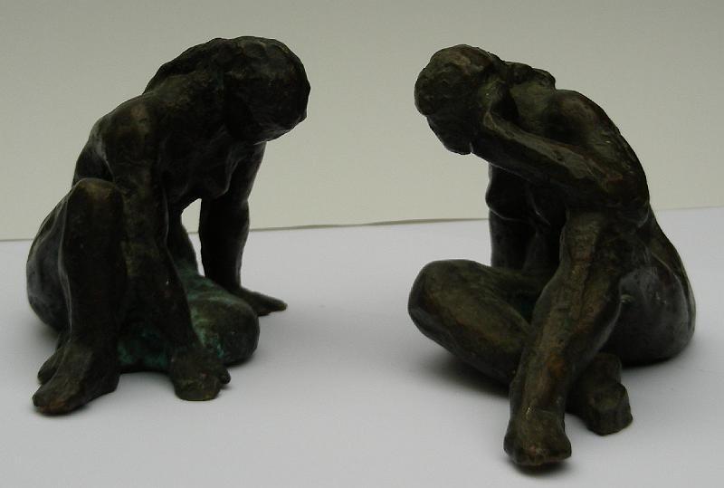 zweimaedchen1.JPG - Ca 10x12x9 cm, Bronze